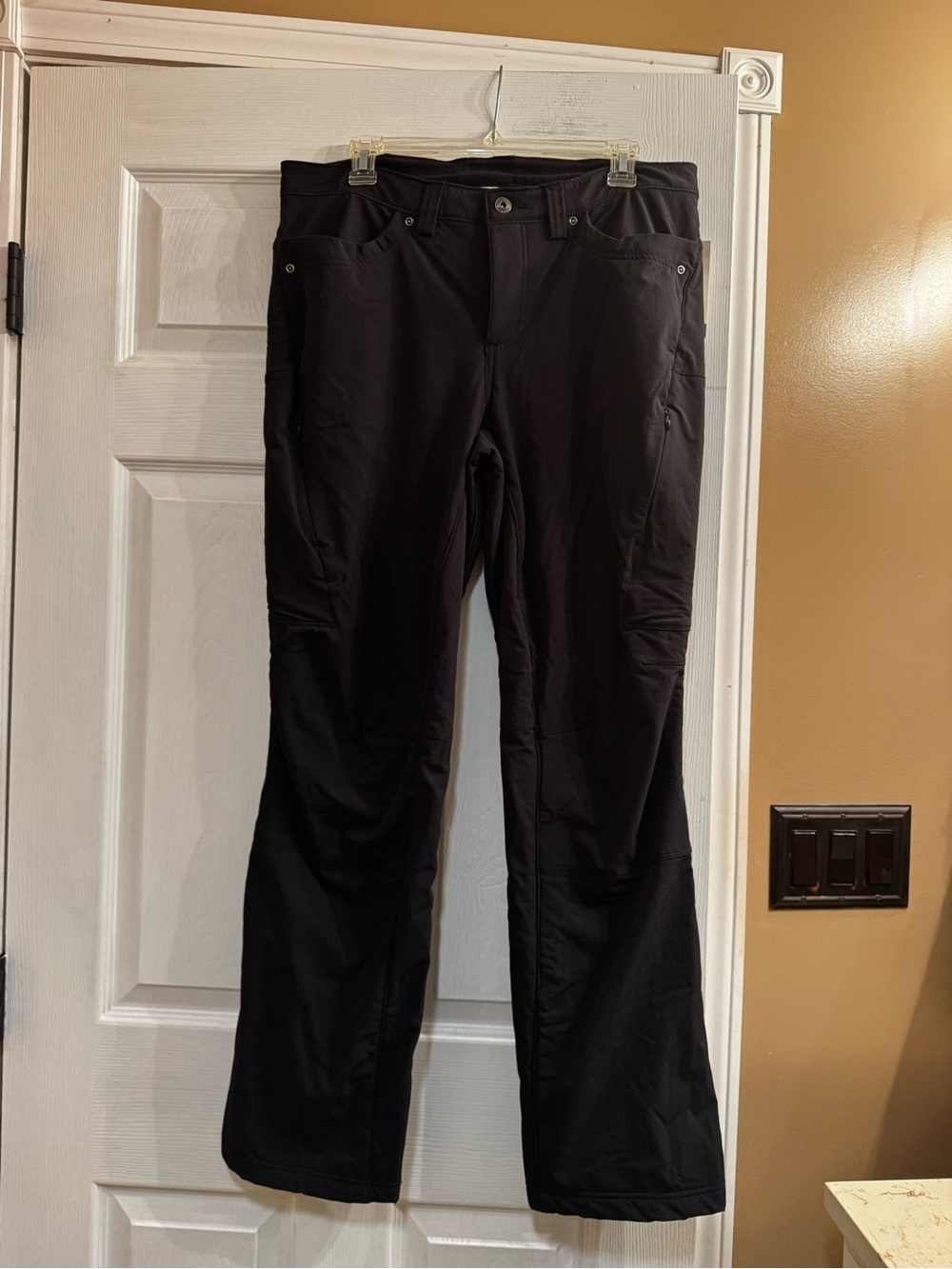 Ladies new Duluth Trading Company lined Black Straight-Leg Utility Pants 12/31